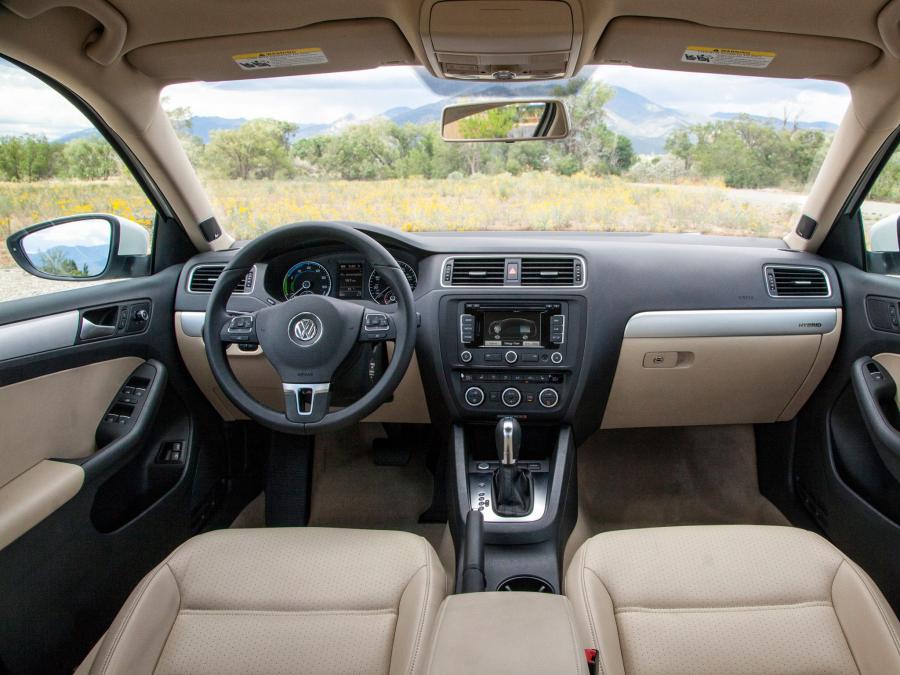  Volkswagen Jetta Hybrid 2012 года  (US) (фото 6 из 24)